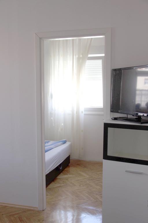 Apartma Tomisa *